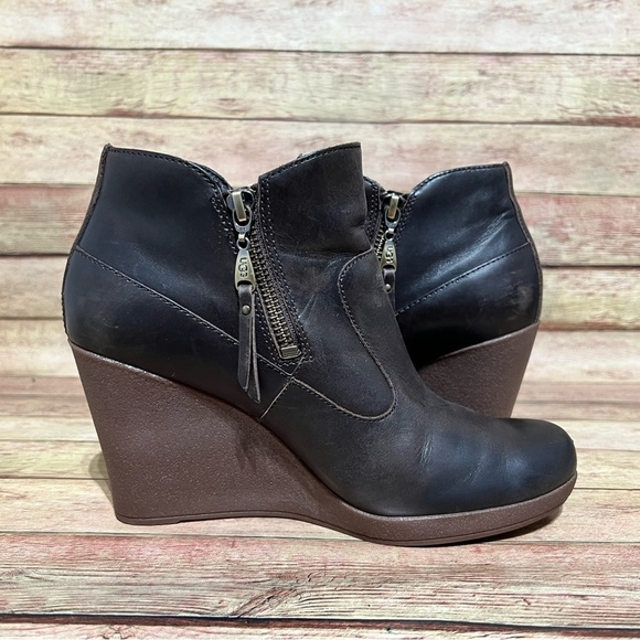 Ugg Brown Leather Meredith Wedge Ankle Boots - Picture 2 of 10